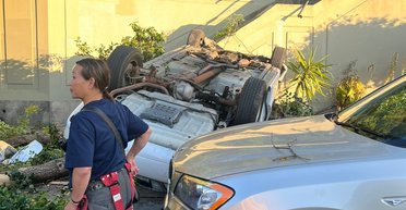 Як у відеогрі: у США викрадений автомобіль злетів у повітря та впав на дах (відео)