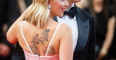 Чоловік Скарлетт Йоганссон зізнався, що дивиться її фільми лише з алкоголем