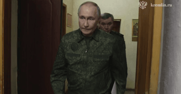 "Сигнал рішучості": Пєсков пояснив, чому Путін провів нараду на Курщині в камуфляжі (відео)