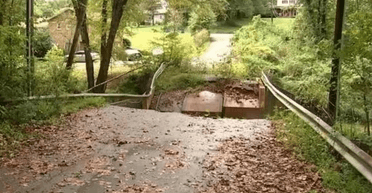 Упав і потонув: додаток Google Maps направив автомобіліста на міст, що звалився