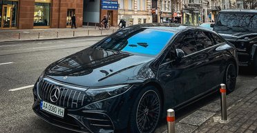 В Киеве заметили самый мощный и быстрый электромобиль Mercedes (фото)