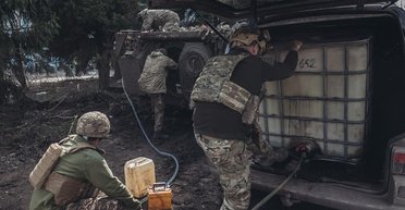 "Не является приоритетом": стоимость топлива ставит под угрозу военные операции ВСУ, — Politico