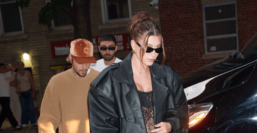 Вагітна Гейлі Бібер у напівпрозорому комбінезоні вийшла у світ (фото)