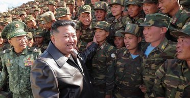 "Будут жить вечно": Ким Чен Ын призывает солдат подрывать себя на войне против Украины