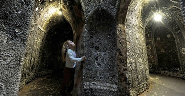 Таємничу печеру з 4 мільйонів черепашок знайдено в модному приморському місті Великої Британії