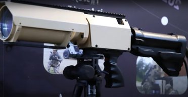 На SOFINS 2025 показали лазерную винтовку HELMA-LP со снайперским прицелом: как она работает