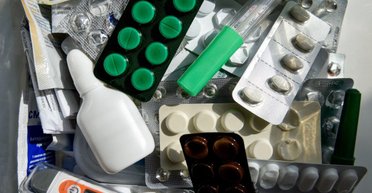 Производители лекарств не спешат снижать цену по решению СНБО, — политолог