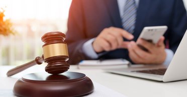 ИИ испортил видео с доказательствами об убийстве троих людей: к чему это привело