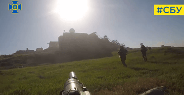 СБУ показала уникальные кадры, как отвоевывали остров Змеиный у россиян (видео)