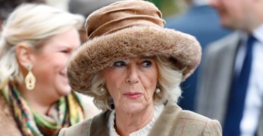 Королева Камілла дала несподівану обіцянку щодо свого гардероба (фото)