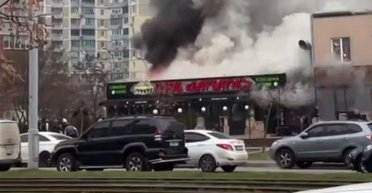 В Киеве прогремел взрыв: горит ресторан, все подробности (видео)