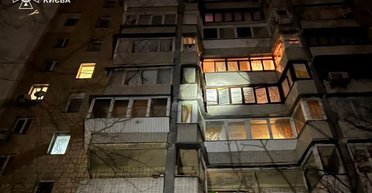 Повреждены дома, есть пострадавшие: что известно о последствиях ночной массированной атаки РФ на Киев и Днепр (фото)