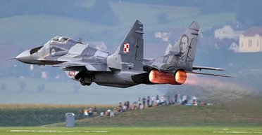 Польща може поставити Україні партію МіГ-29, але Київ очікує F-16: у чому сенс рішення