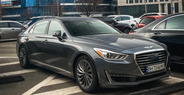 Неприметный флагман: в Киеве заметили самое роскошное авто от Hyundai (фото)