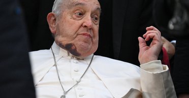 Папа Римский Франциск появился на публике с синяком на лице — фото