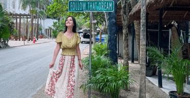 Жінка кинула роботу, щоб подорожувати світом: де вона бере гроші (фото)