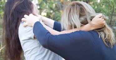 Хотела отдать парню: две женщины подрались в ресторане из-за одного жареного куска курицы