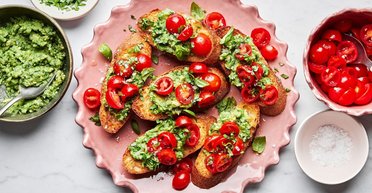 Брускета з помідорами й авокадо: рецепт легкої та свіжої закуски