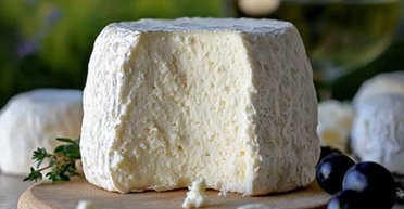 1000 євро за кілограм: із чого зроблений найдорожчий сир у світі (фото)
