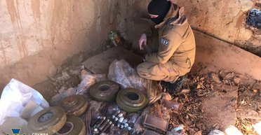 У Херсоні та Дніпропетровській області знайшли схрони зі зброєю росіян, — СБУ