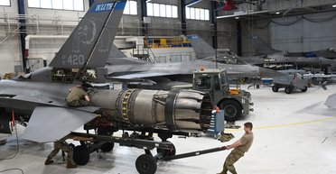 "Приоритетное направление": Минобороны о подготовке обслуживающего персонала для F-16