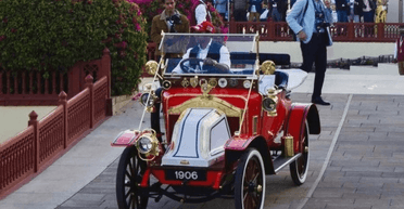 "Дама в красном": мужчина восстановил редкий Renault Frères 1906 года после годов забвения (фото)