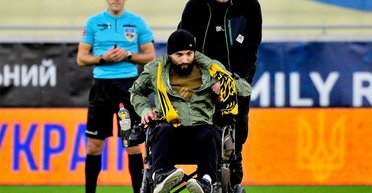 Матч "Рух" — "Карпати": зірка "Ліги сміху" відкрив львівське дербі ударом по м'ячу (відео)