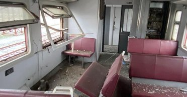 РФ атаковала поезд в Днепропетровской области: в "Укрзалізниці" показали последствия (фото)