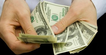 Работа за бугром. Почему доходы трудовых мигрантов менее важны для экономики, чем заработки в Украине