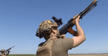 Уникальный случай: бойцы ВСУ сбили вражеский дрон из 25-мм пушки на БМП Bradley (видео)