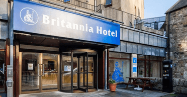 Вимагають гроші: чоловік вийшов із готельного номера на вечерю, і його віддали іншим гостям