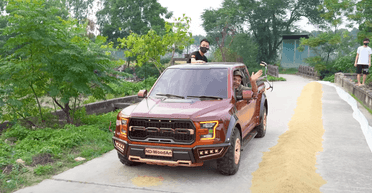 Пікап Ford F-150 Raptor відтворили з дерева: на ньому можна їздити (відео)