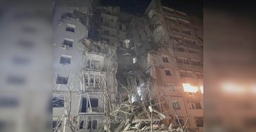 В Херсоне КАБ снес подъезд, под завалами женщина, пострадали 13-летние близнецы, — ОВА (фото, видео)