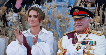 Вагітна Раджва та Ранія в корсеті: королівська сімʼя Йорданії в повному складі зʼявилася на публіці (фото)