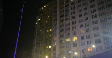 Уламки потрапили в житловий будинок, почалася пожежа: Росія атакувала Київ дронами-камікадзе (фото)