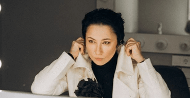 Олена Мозгова похизувалася нагрудним знаком від командування ЗСУ