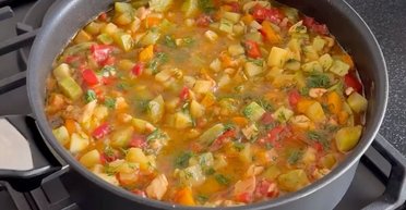 Літо на тарілці: рецепт ситного та смачного рагу