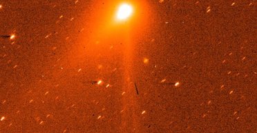 Межзвездный объект 3I/ATLAS выбрасывает в космос 2 тонны воды в секунду: новые снимки (фото)