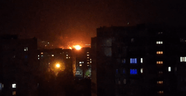 В Луганске прогремела серия взрывов: в городе вспыхнула нефтебаза, детали (видео)