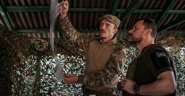 Зеленський присвоїв чергове звання командиру "Азову" Денису "Редісу" Прокопенку