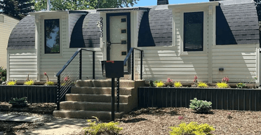 Жінка перетворила військовий склад часів Другої світової на "будинок мрії": названо ціну (фото)