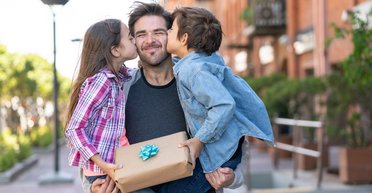 День батька 2025 в Україні: коли відзначається і як вибрати вдалий подарунок