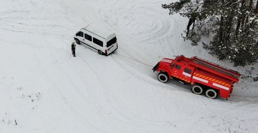 Траса "Львів – Івано-Франківськ" стоїть через рясні снігопади (відео)