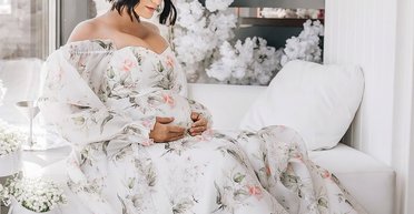 Лиза Глинская впервые показала лица своих новорожденных дочерей