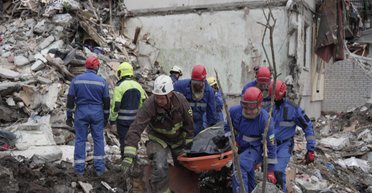 Под руинами может быть ее отец: в результате обстрела Киева погибла патрульная полицейская (фото)