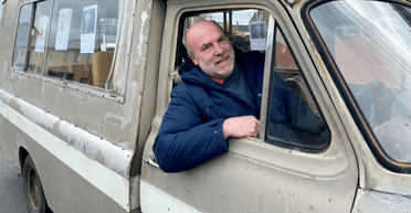 Чоловікові заборонили паркувати вінтажний будинок на колесах поруч зі своїм будинком (фото)