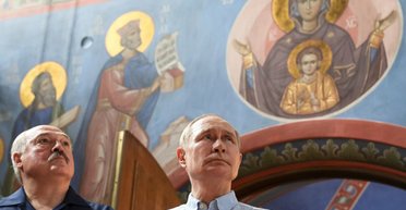 В церкви заметили фреску, на которой солдат ВС РФ перевязывает раненого бойца ВСУ (фото)