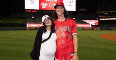 Ванесса Гадженс підтвердила народження первістка (фото)