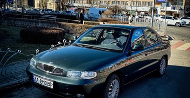 Гість із 90-х: у Києві виявили 26-річне авто українського виробництва у новому стані (фото)