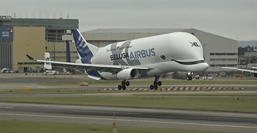 Усього 6 у світі: літак незвичайної форми приземлився в одному з аеропортів (фото)